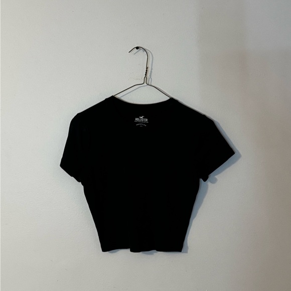 Hollister Classic Black Crop Top - Picture 2 of 4
